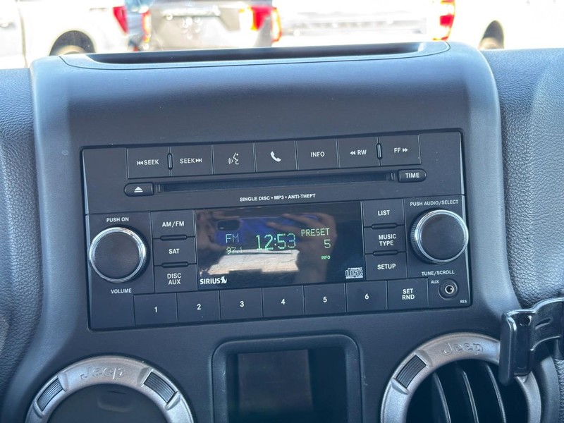 Jeep Wrangler Unlimited Vehicle Full-screen Gallery Image 22