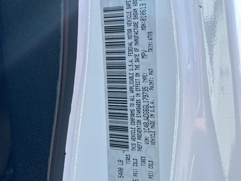 Jeep Wrangler Unlimited Vehicle Full-screen Gallery Image 24