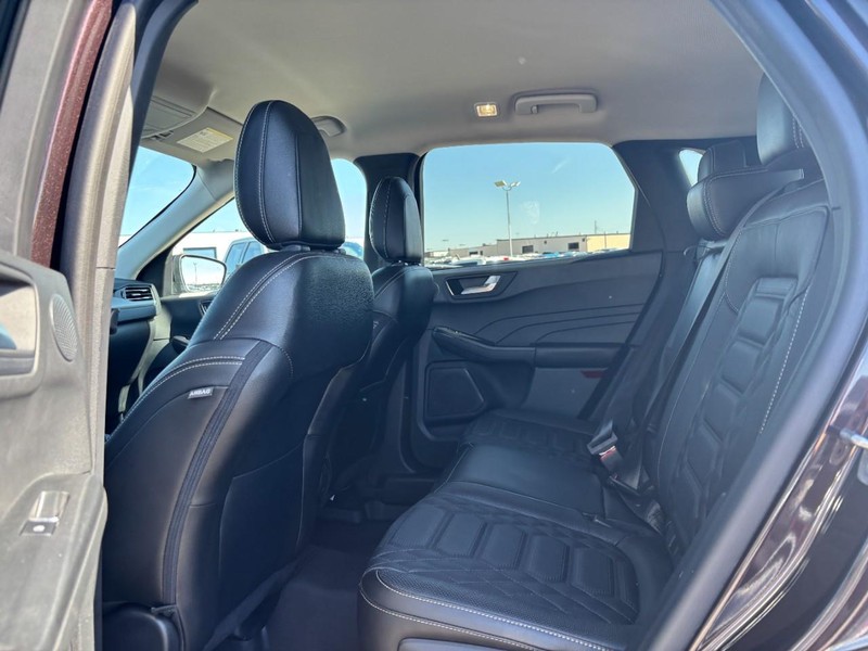 Ford Escape Vehicle Full-screen Gallery Image 12