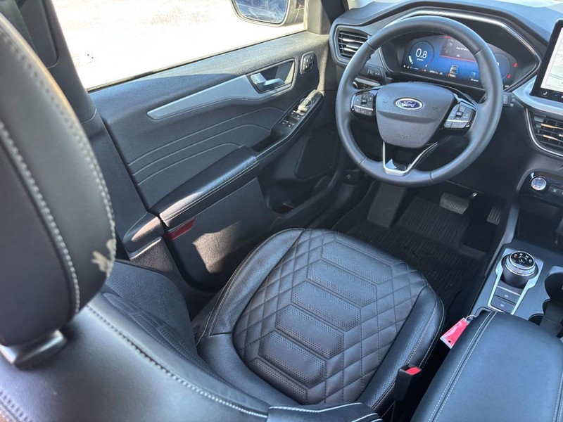 Ford Escape Vehicle Full-screen Gallery Image 13