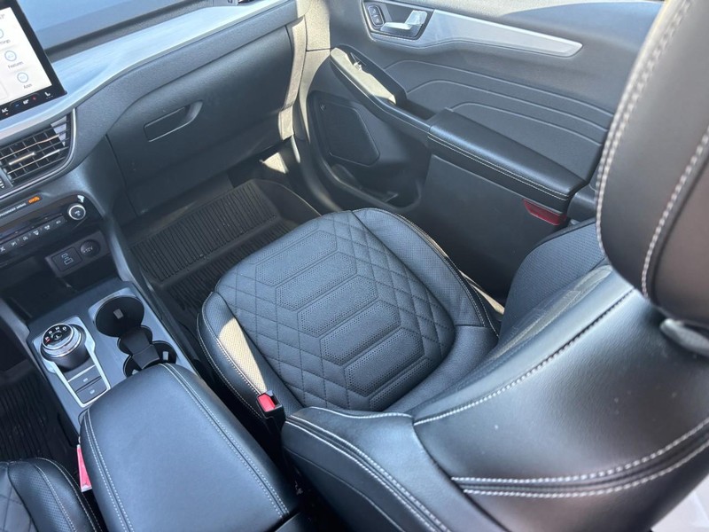 Ford Escape Vehicle Full-screen Gallery Image 15