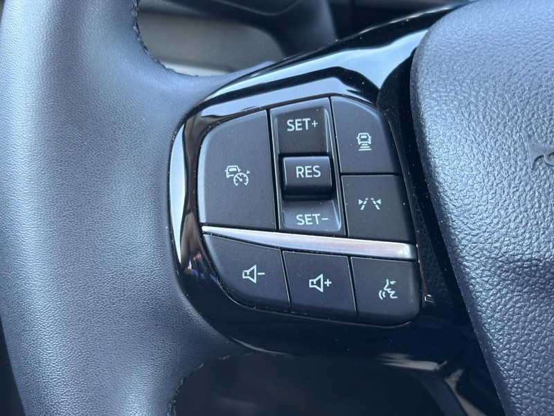 Ford Escape Vehicle Full-screen Gallery Image 18