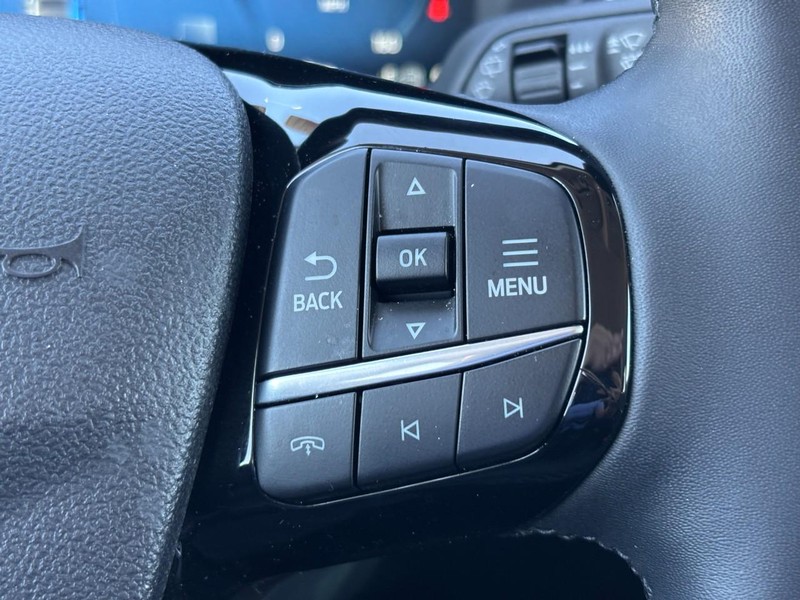 Ford Escape Vehicle Full-screen Gallery Image 20