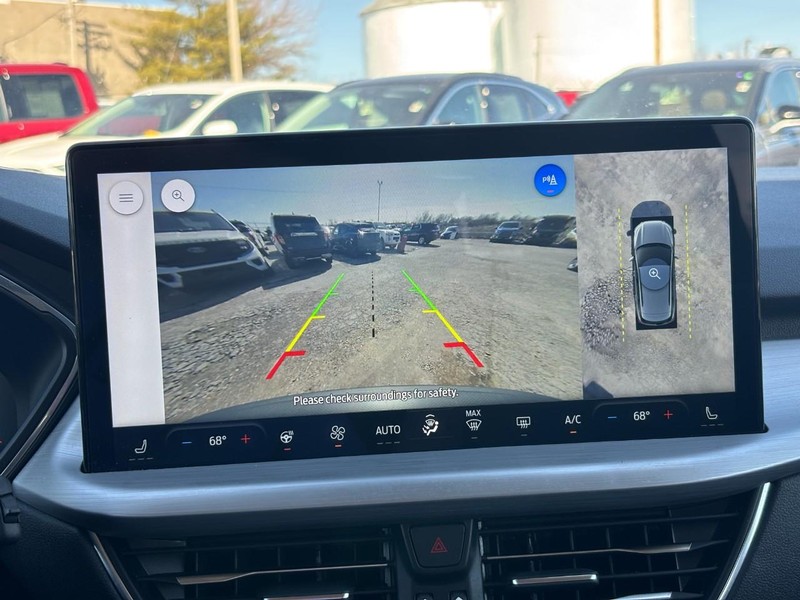 Ford Escape Vehicle Full-screen Gallery Image 23