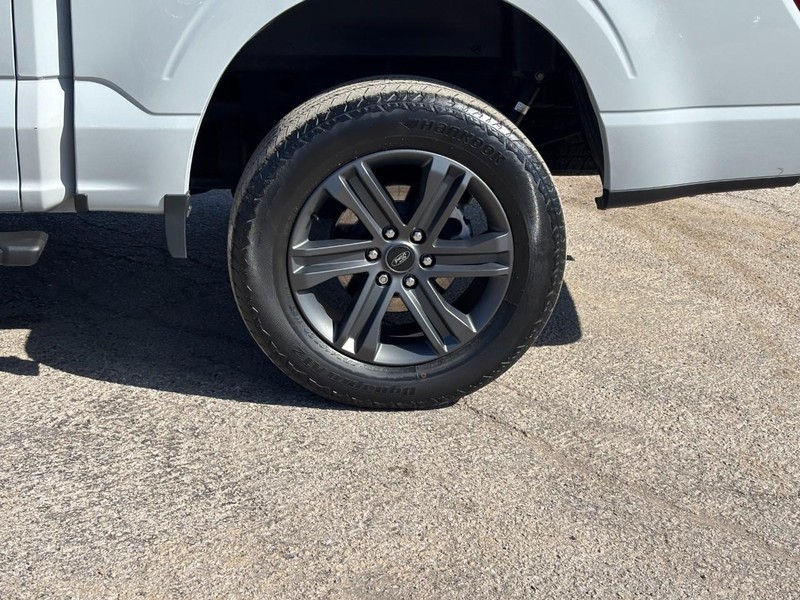 Ford F-150 Vehicle Full-screen Gallery Image 11