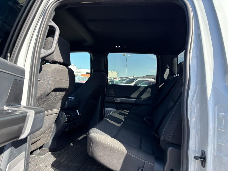 Ford F-150 Vehicle Full-screen Gallery Image 12