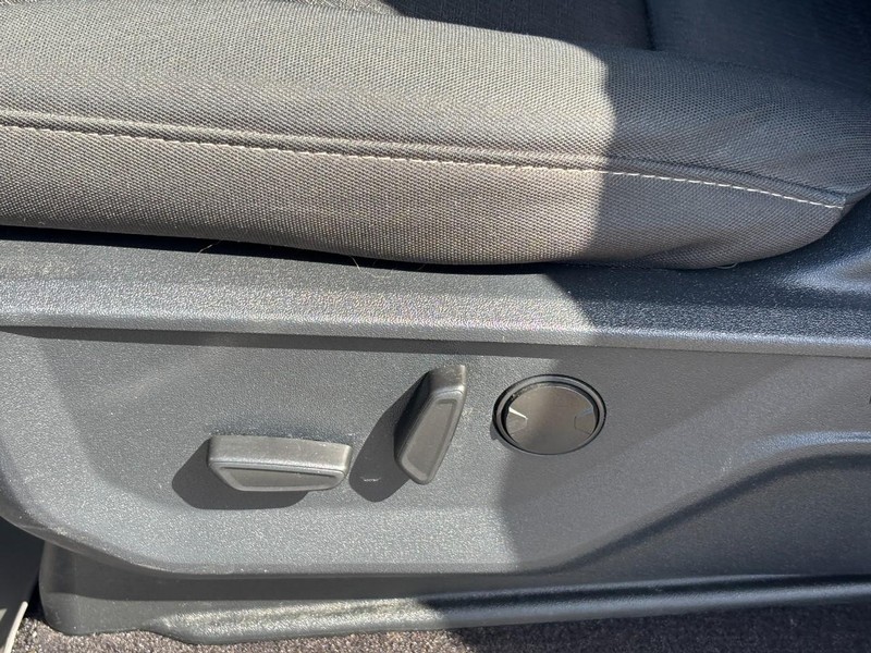 Ford F-150 Vehicle Full-screen Gallery Image 16