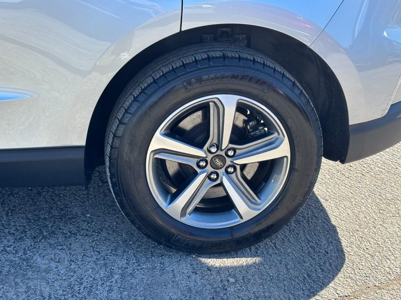 Ford Edge Vehicle Full-screen Gallery Image 11