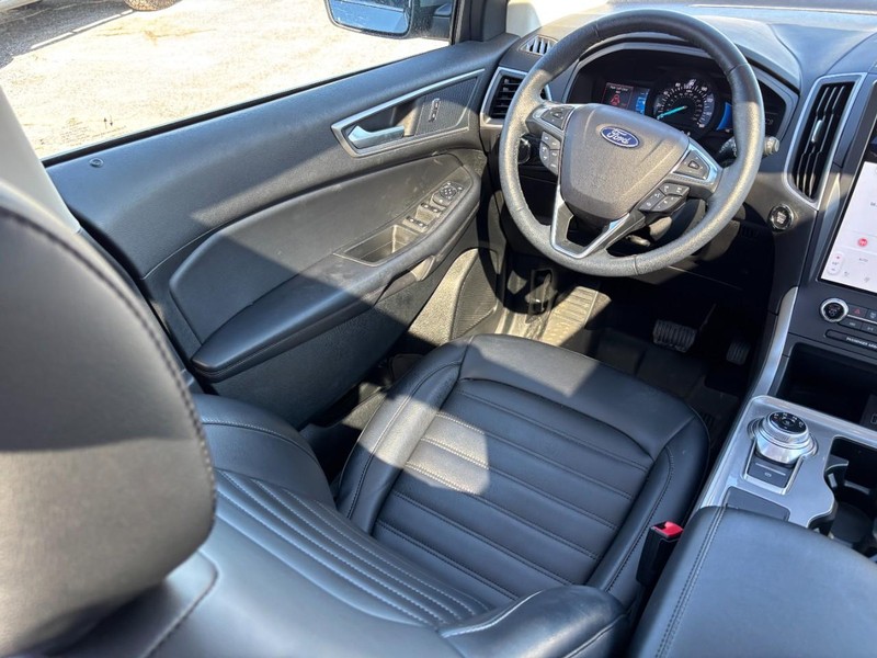 Ford Edge Vehicle Full-screen Gallery Image 13