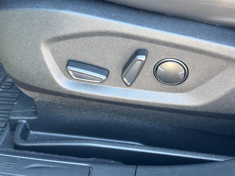 Ford Edge Vehicle Full-screen Gallery Image 16