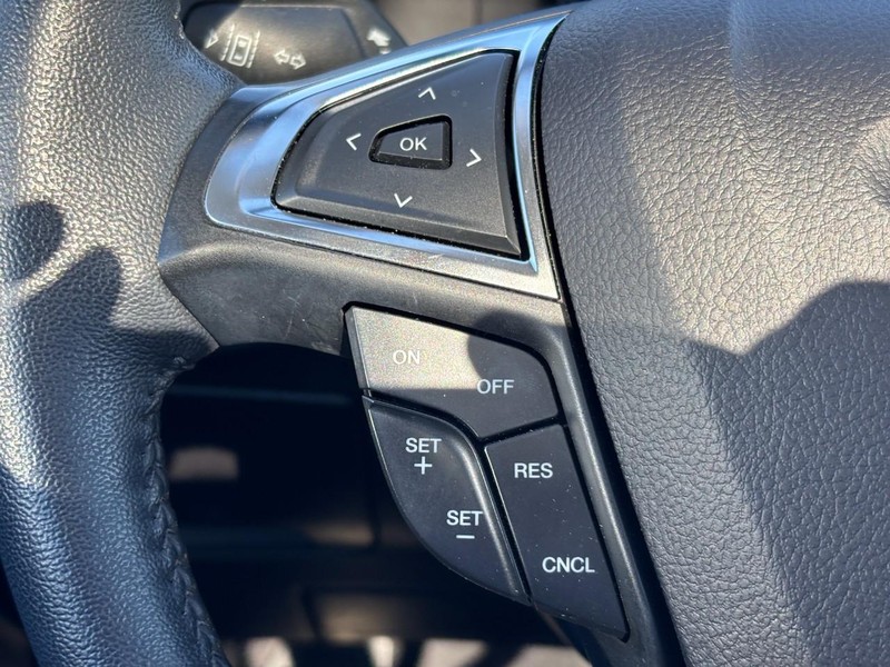 Ford Edge Vehicle Full-screen Gallery Image 18