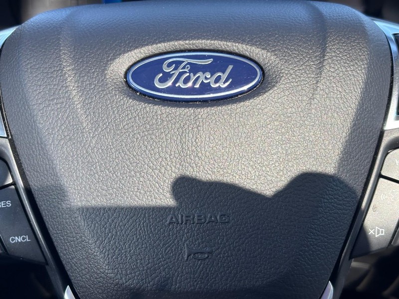 Ford Edge Vehicle Full-screen Gallery Image 19