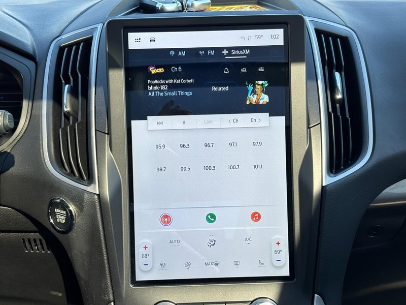 Ford Edge Vehicle Full-screen Gallery Image 22