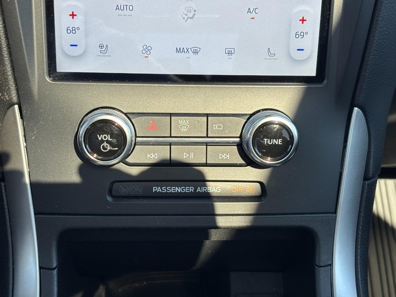 Ford Edge Vehicle Full-screen Gallery Image 24