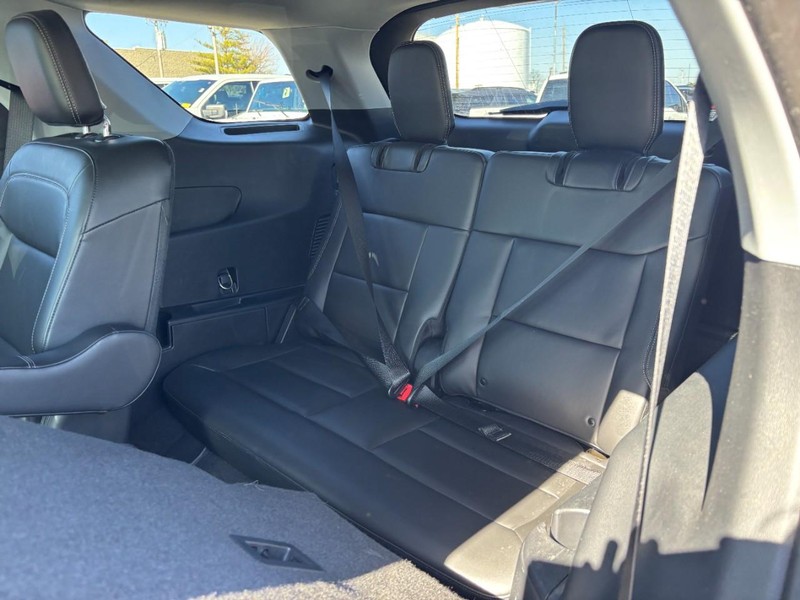 Ford Explorer Vehicle Full-screen Gallery Image 12