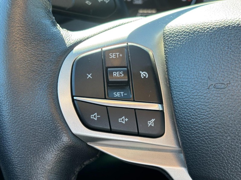 Ford Explorer Vehicle Full-screen Gallery Image 19