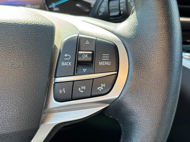 Ford Explorer Vehicle Full-screen Gallery Image 21