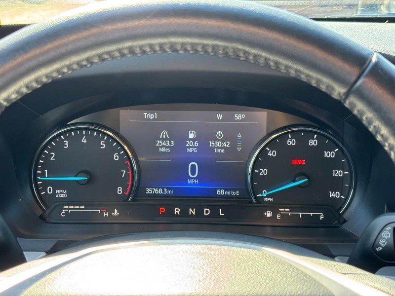 Ford Explorer Vehicle Full-screen Gallery Image 22