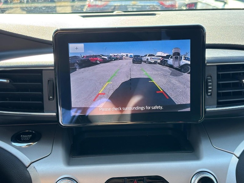 Ford Explorer Vehicle Full-screen Gallery Image 24