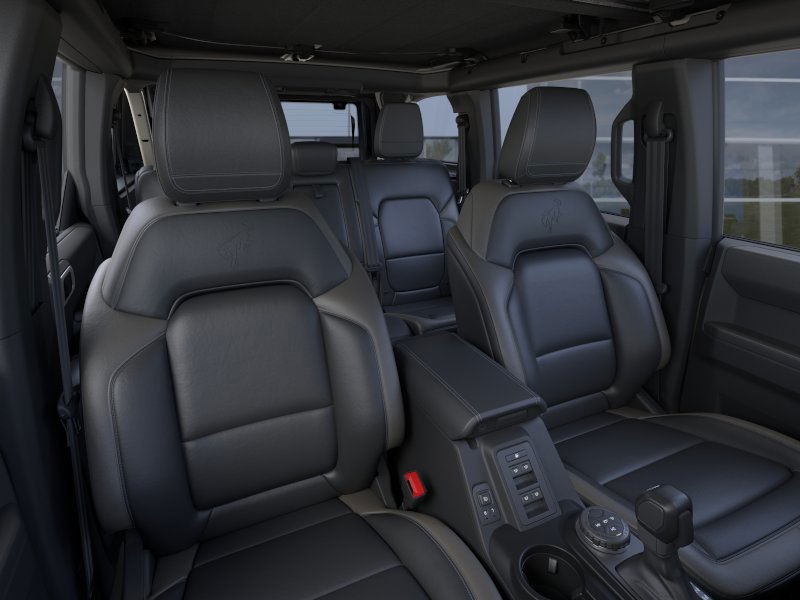 Ford Bronco Vehicle Full-screen Gallery Image 12