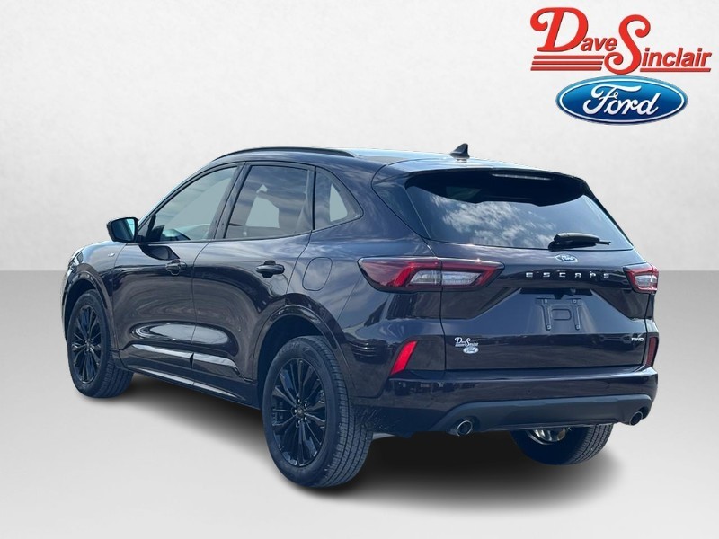 Ford Escape Vehicle Full-screen Gallery Image 09