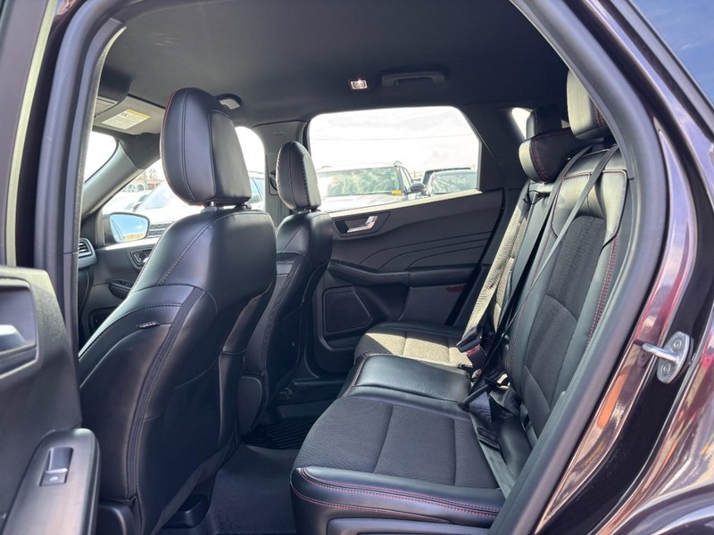 Ford Escape Vehicle Full-screen Gallery Image 12