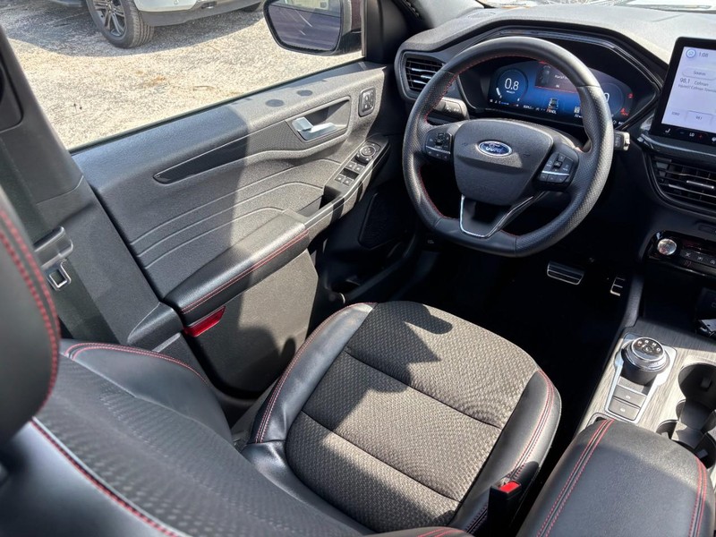 Ford Escape Vehicle Full-screen Gallery Image 13