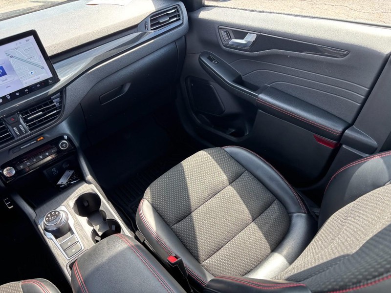 Ford Escape Vehicle Full-screen Gallery Image 15