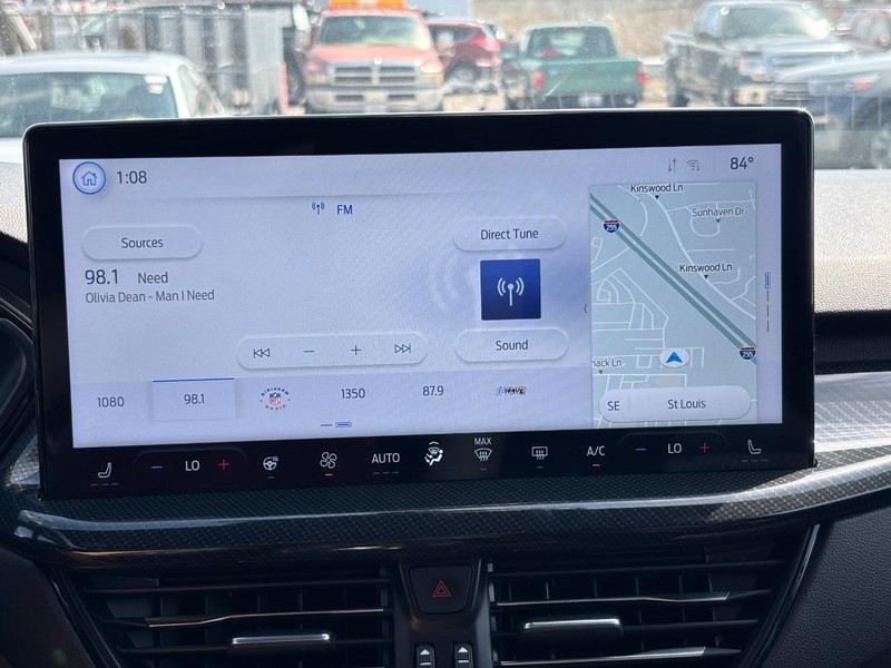 Ford Escape Vehicle Full-screen Gallery Image 21