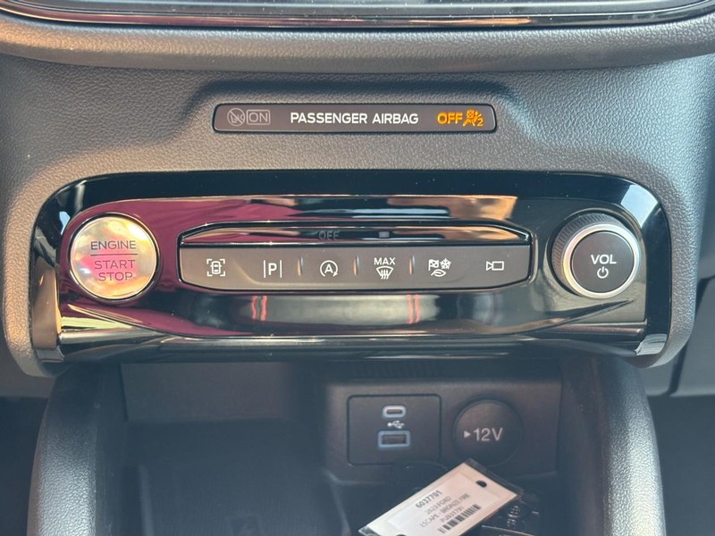 Ford Escape Vehicle Full-screen Gallery Image 23