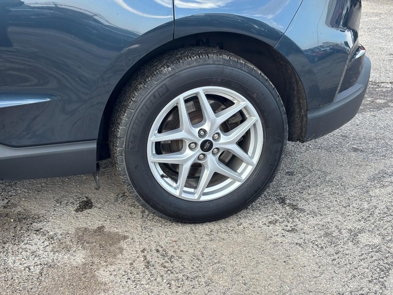 Ford Edge Vehicle Full-screen Gallery Image 11