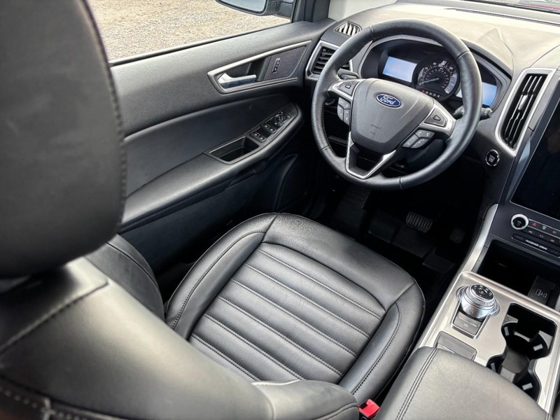 Ford Edge Vehicle Full-screen Gallery Image 13