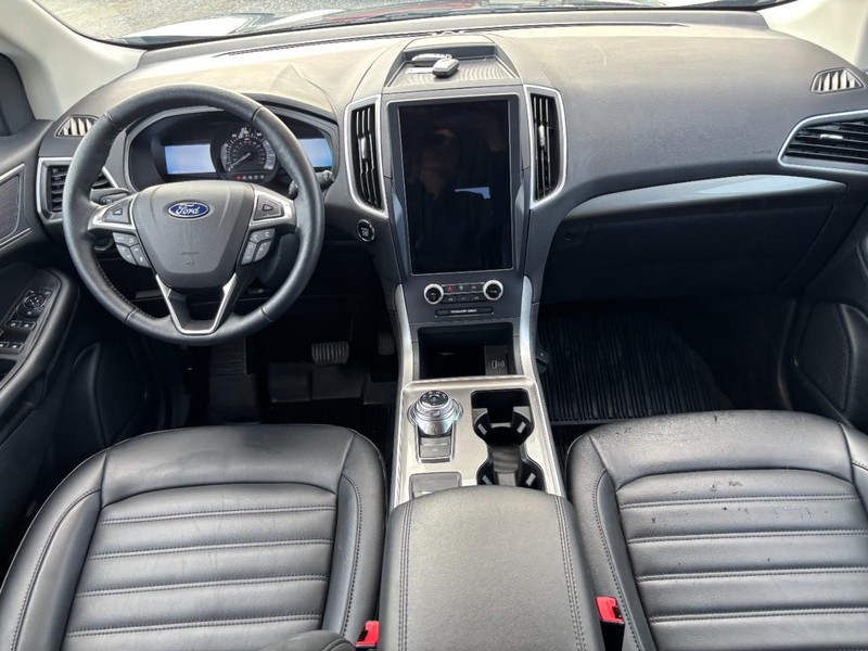 Ford Edge Vehicle Full-screen Gallery Image 14