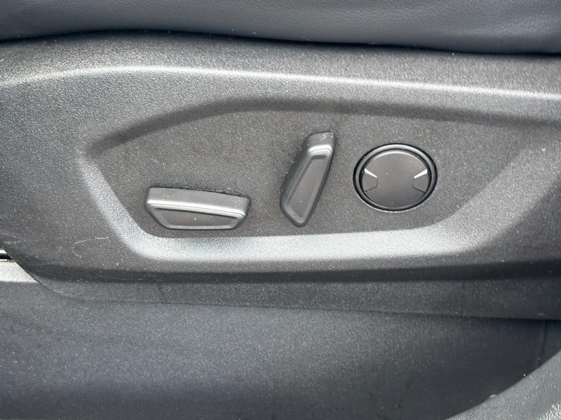 Ford Edge Vehicle Full-screen Gallery Image 16