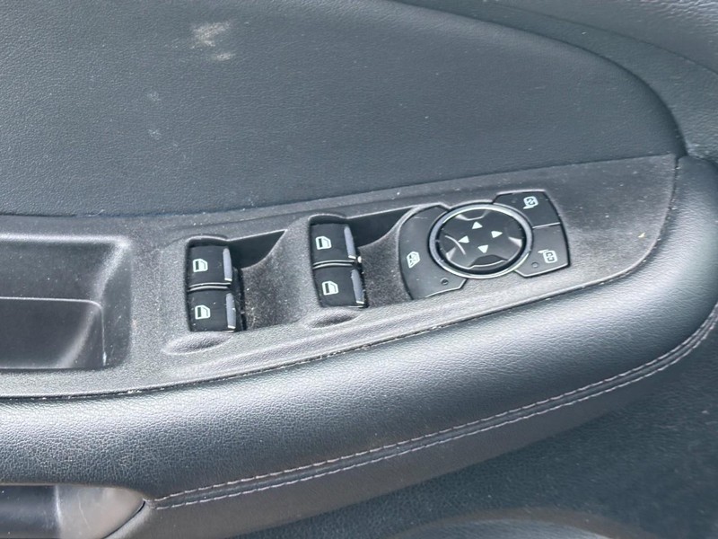 Ford Edge Vehicle Full-screen Gallery Image 17