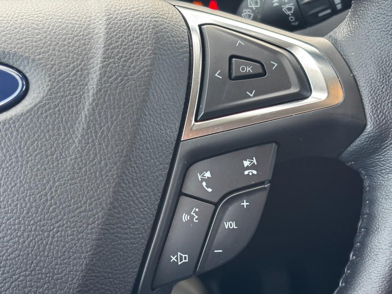 Ford Edge Vehicle Full-screen Gallery Image 19