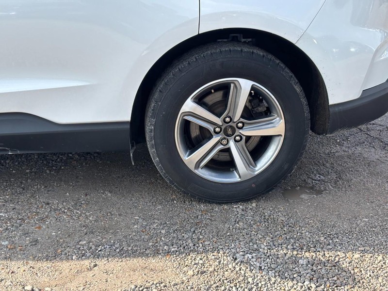 Ford Edge Vehicle Full-screen Gallery Image 11