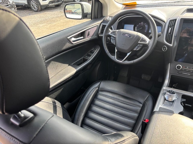 Ford Edge Vehicle Full-screen Gallery Image 13