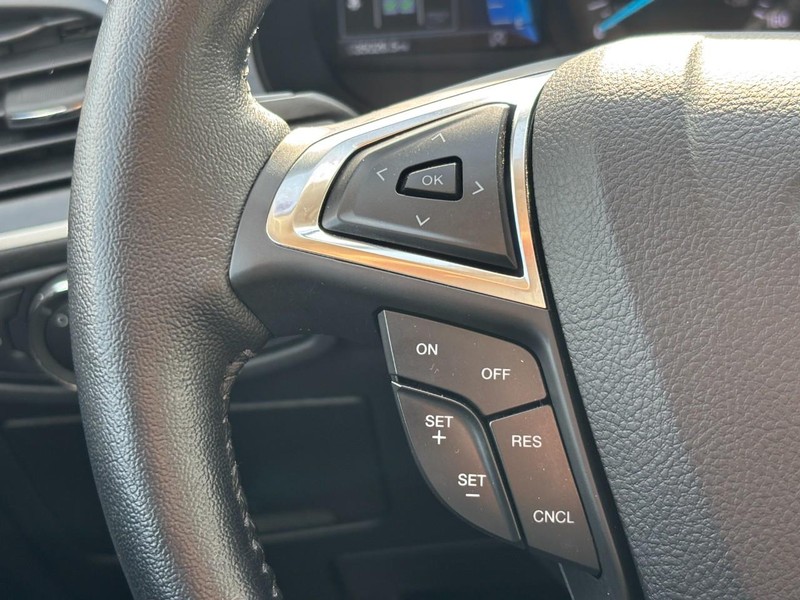 Ford Edge Vehicle Full-screen Gallery Image 18