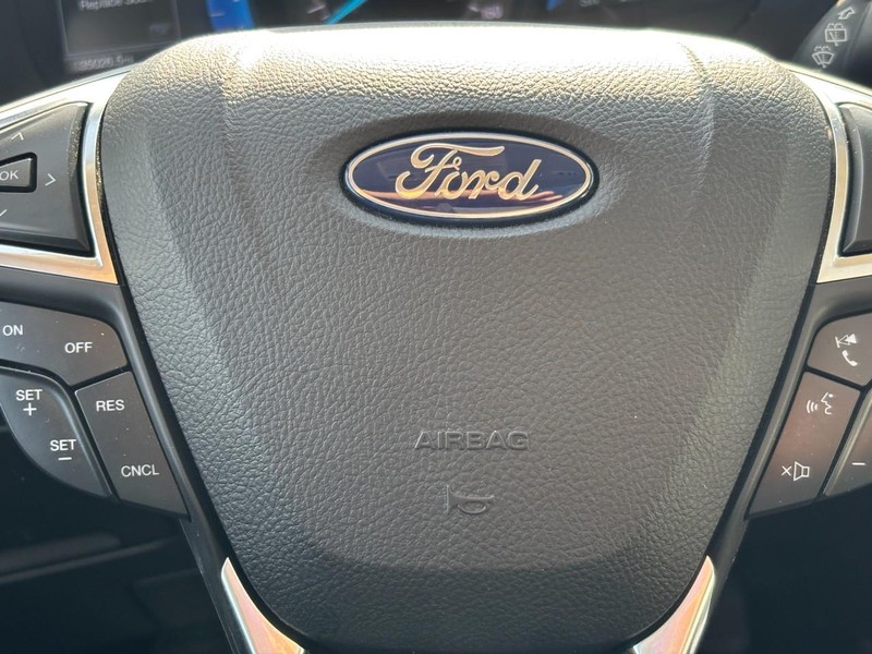 Ford Edge Vehicle Full-screen Gallery Image 19