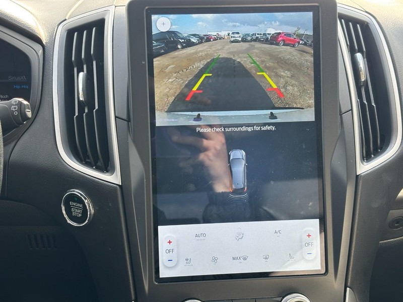 Ford Edge Vehicle Full-screen Gallery Image 23