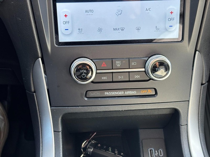 Ford Edge Vehicle Full-screen Gallery Image 24