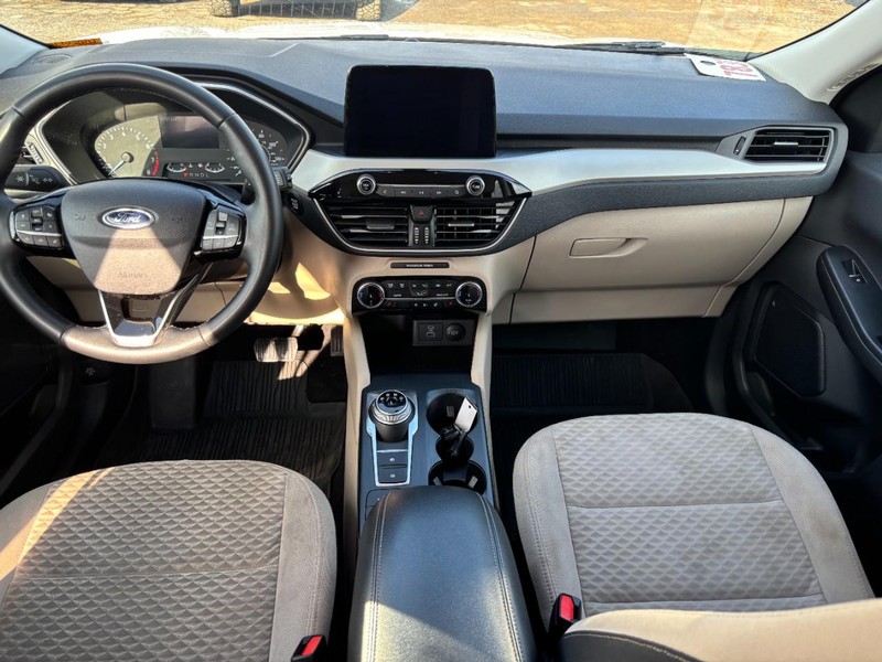 Ford Escape Vehicle Full-screen Gallery Image 14