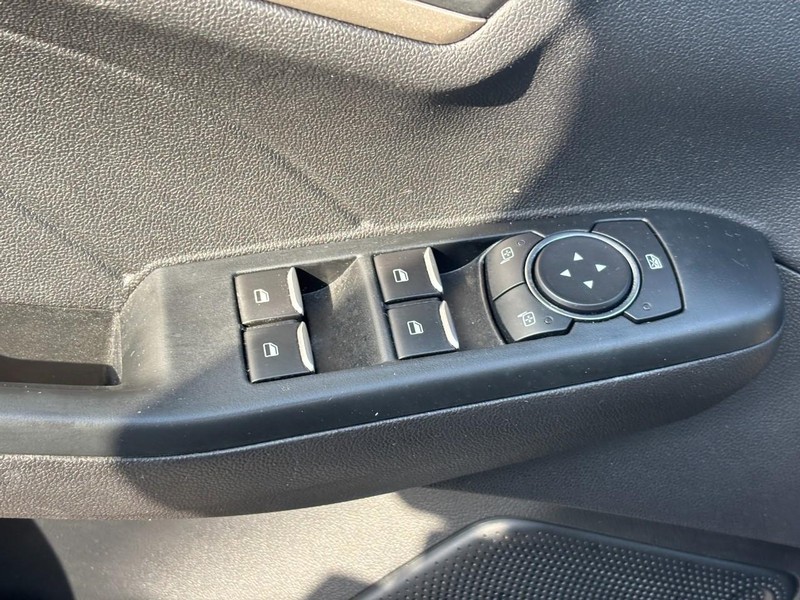 Ford Escape Vehicle Full-screen Gallery Image 17