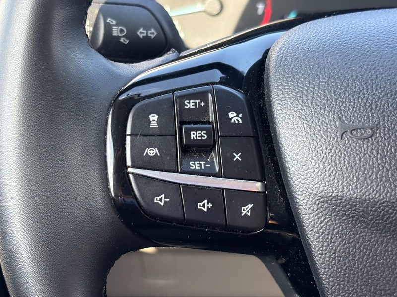 Ford Escape Vehicle Full-screen Gallery Image 19