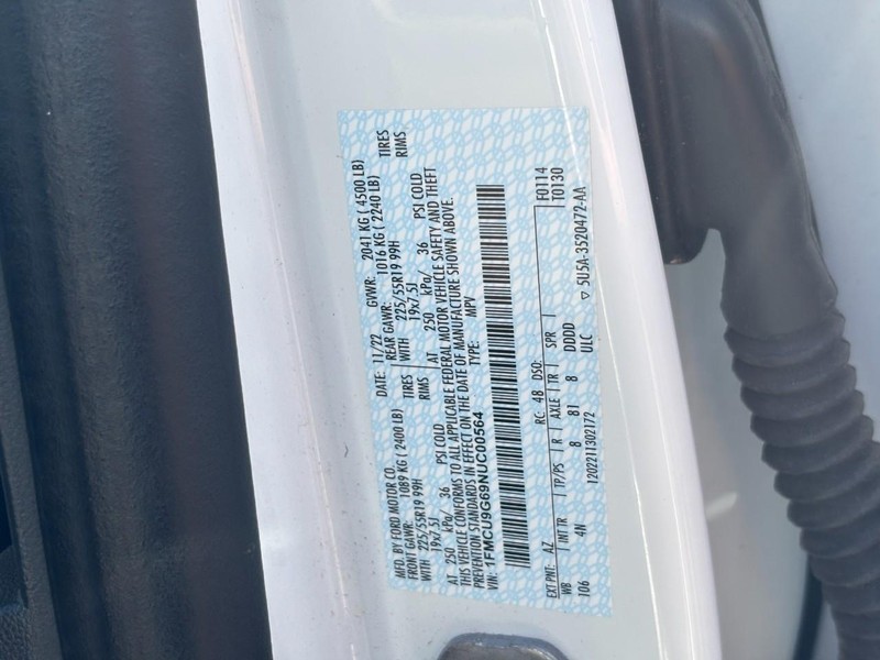 Ford Escape Vehicle Full-screen Gallery Image 26