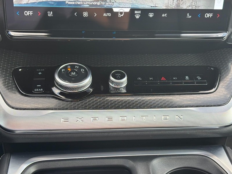 Ford Expedition Max Vehicle Full-screen Gallery Image 26