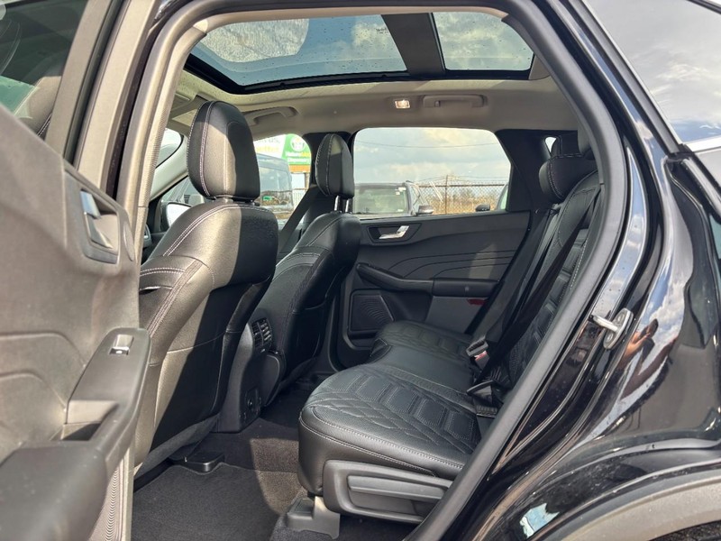 Ford Escape Vehicle Full-screen Gallery Image 12