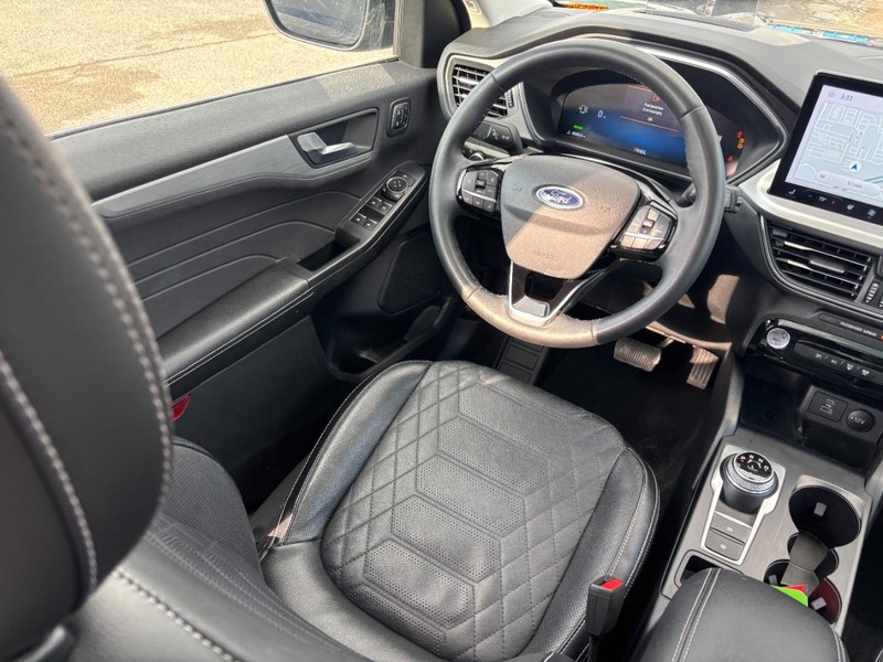 Ford Escape Vehicle Full-screen Gallery Image 13