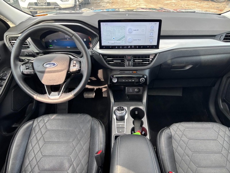 Ford Escape Vehicle Full-screen Gallery Image 14